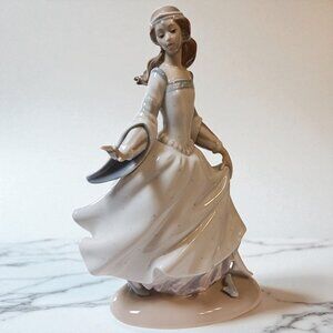 Vintage Lladro Cinderella #4828 Porcelain Figurine – “Lost Slipper”